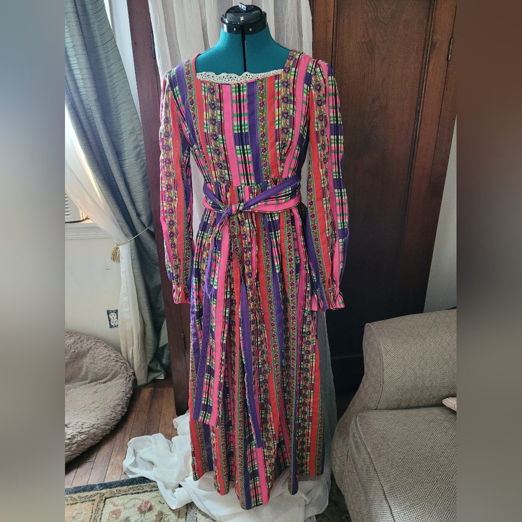 Vintage Ladies 1970s Long Sleeved Maxi Dress